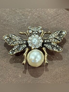 Gold Plated Bee Brooch with Pearl Accen and Clear Crystals